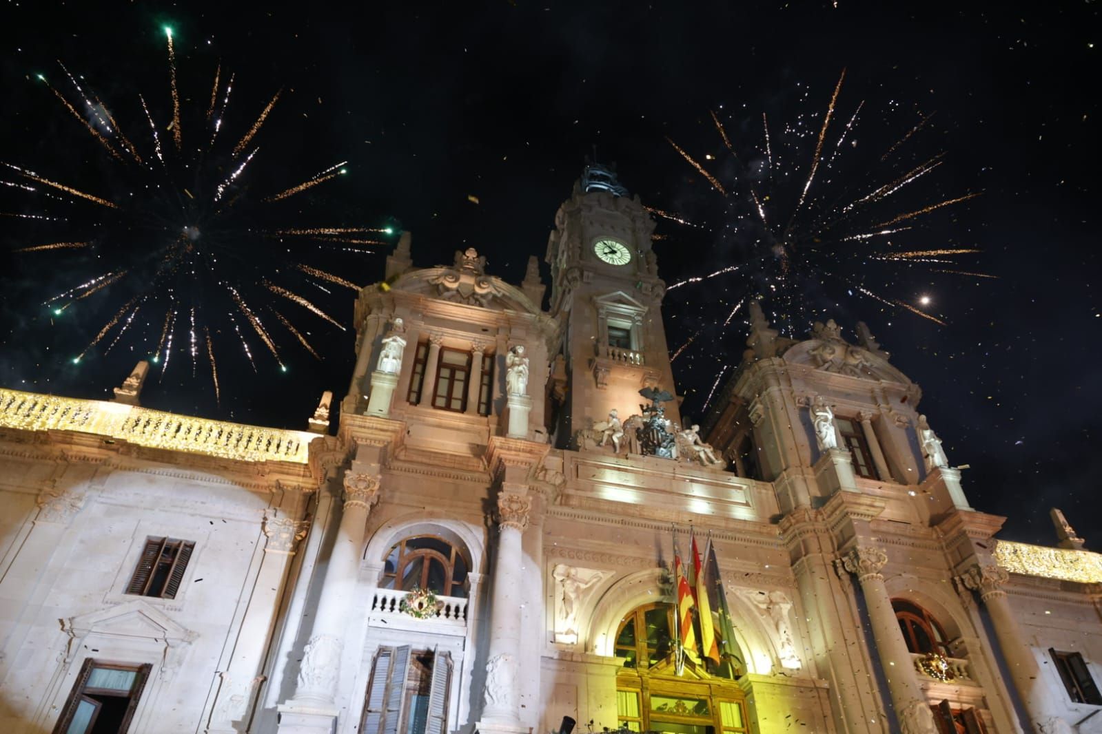 FOTOS | Así ha sido el encendido de luces de la Navidad 2025 en Valencia
