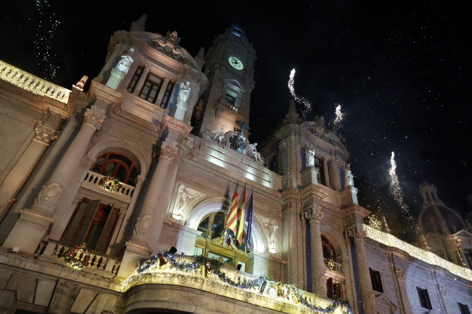 FOTOS | Así ha sido el encendido de luces de la Navidad 2025 en Valencia