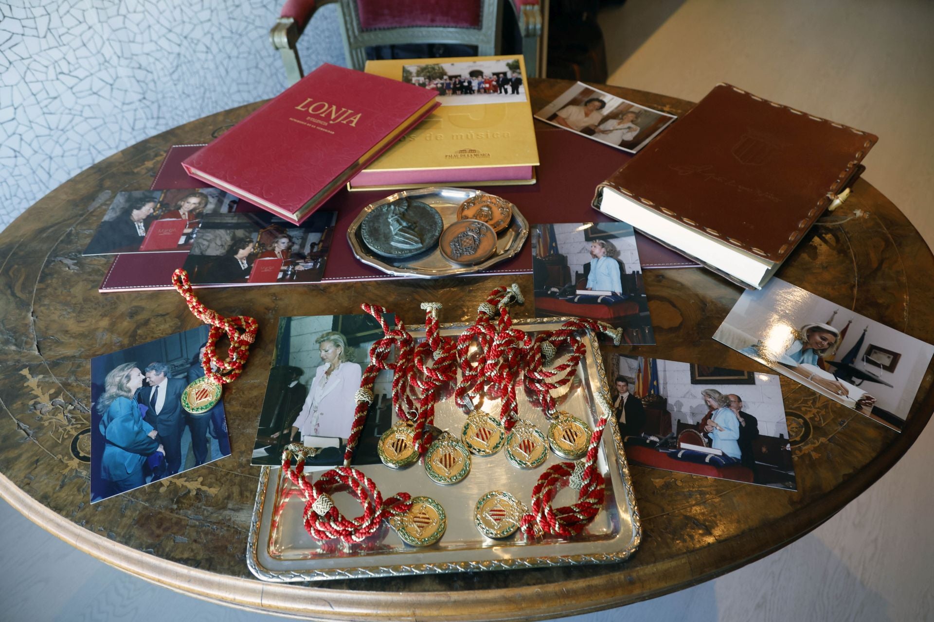 Mayrén en la vida pública, del chófer Eduardo Zaplana al final de Rita Barberá