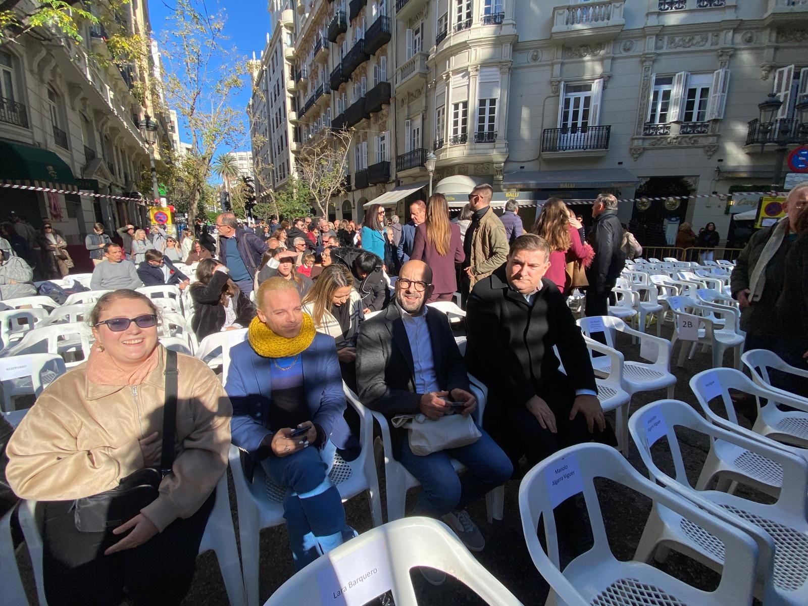 Manolo Algarra ya tiene su placa homenaje en el Ensanche