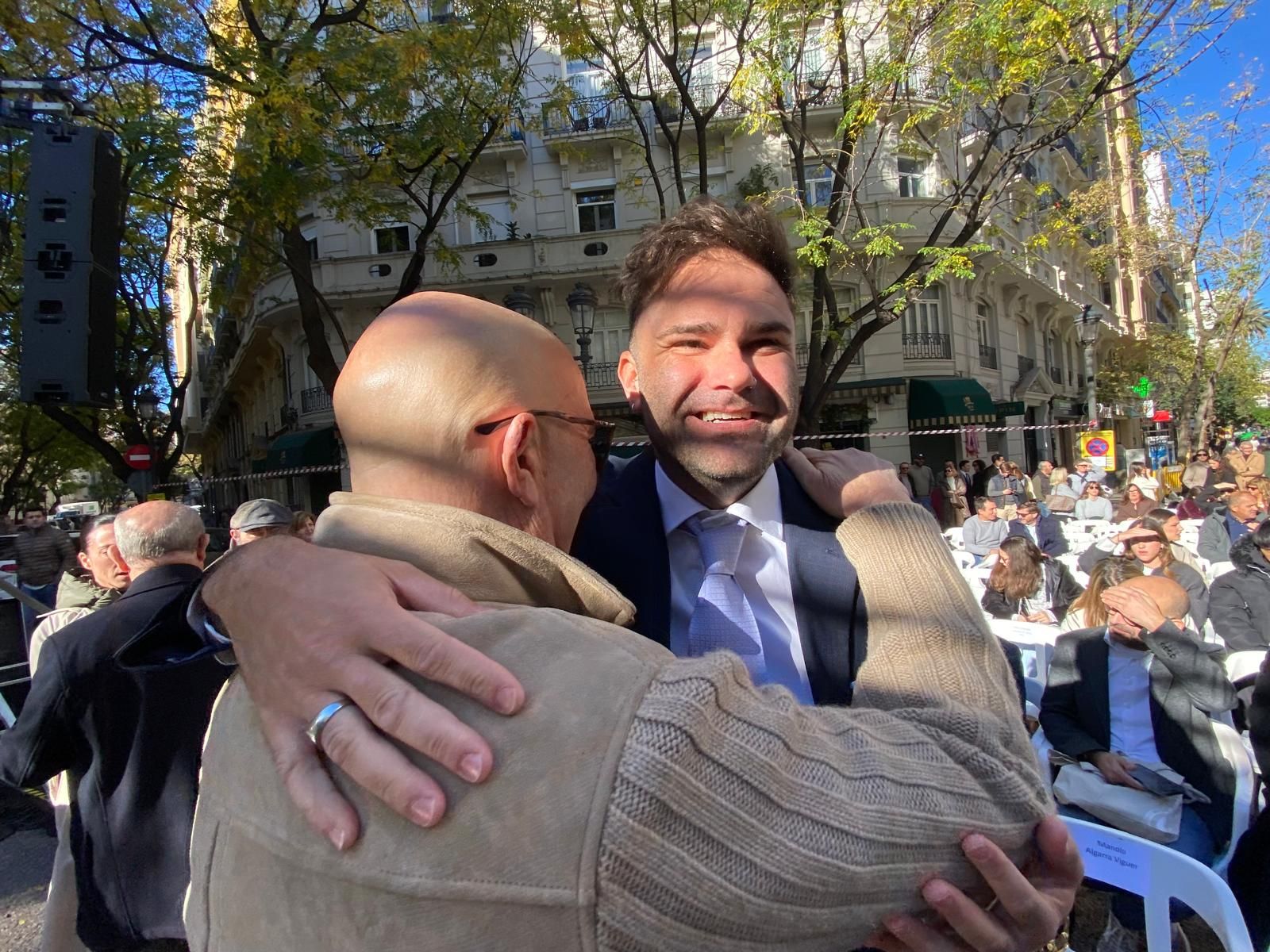 Manolo Algarra ya tiene su placa homenaje en el Ensanche