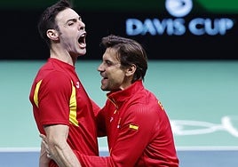 Granollers y Ferrer celebran el pase a la final.