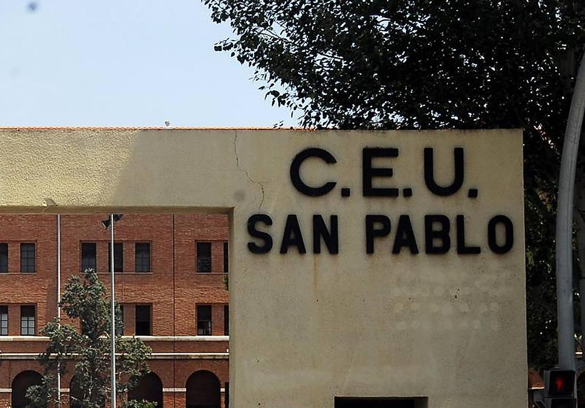 La entrada a las dependencias de Moncada.