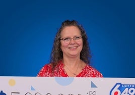 La afortunada ganadora de cinco millones.