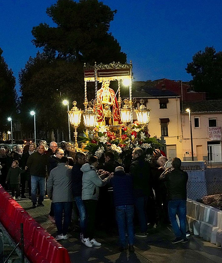 Imagen secundaria 2 - Talla del Ecce Homo de Picanya, recibida por los vecinos.