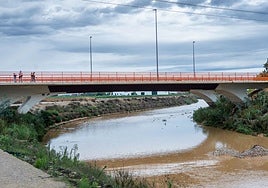 Una lámina de agua del barranco del Poyo a su paso por Catarroja en una imagen de archivo.