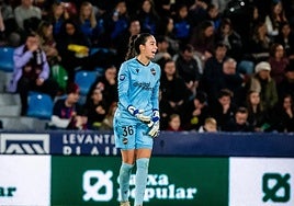 Debut de la portera Anna Álvarez.