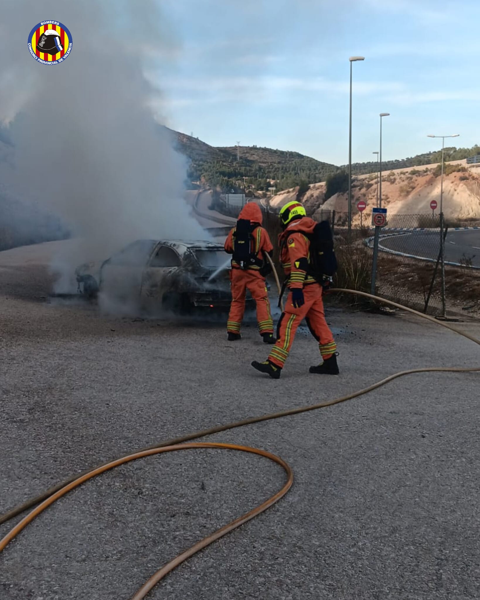 Incendio del vehículo en la vía de servicio del túnel de l'Olleria.
