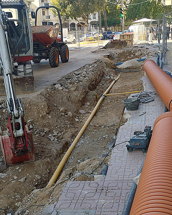 Canalización que no estaba contemplada en los planos de la actuación.