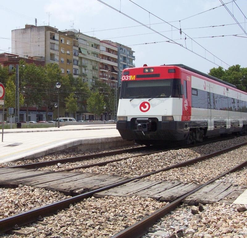 Tren de Cercanías en la línea C2.