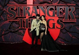 Noah Schnapp and Millie Bobby Brown, protagonistas de la serie.