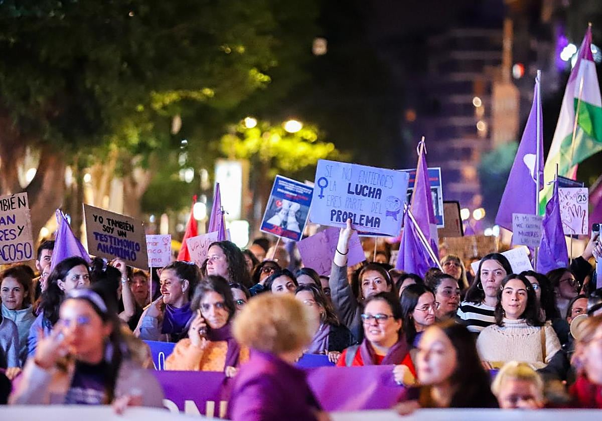 Así hemos contado la manifestación por el 25N en Valencia