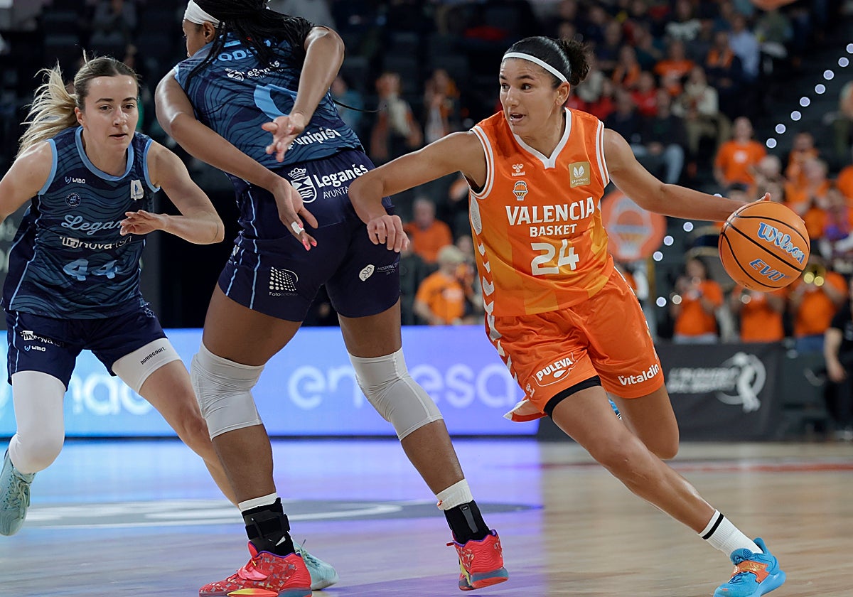 Ben Abdelkader inicia un ataque durante el partido contra el Leganés.