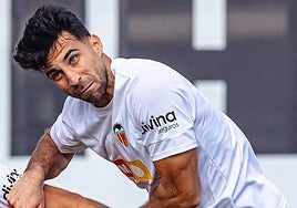 Eray Cömert, en un entrenamiento con el Valencia.