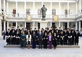 Foto de familia previa al inicio del acto.