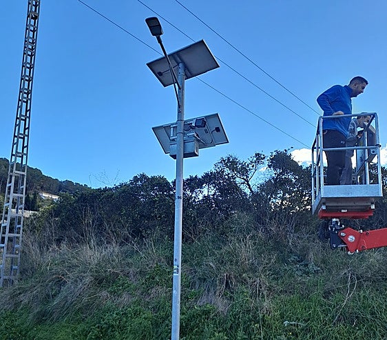 Instalación de las cámaras de videovigilancia en los accesos del Carraixet.