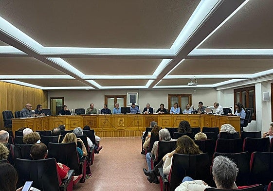 Pleno en el Ayuntamiento de Chiva.