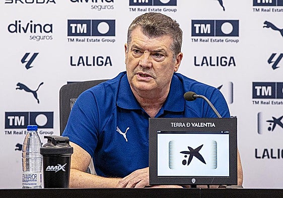 Ron Gourlay, en rueda de prensa.