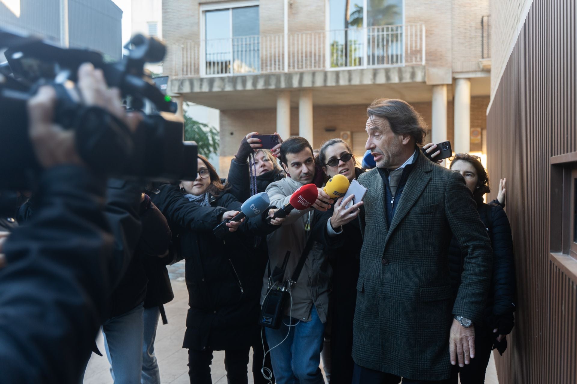 Fotos del jefe de gabinete de Mazón llegando a su llegada a los juzgados de Catarroja