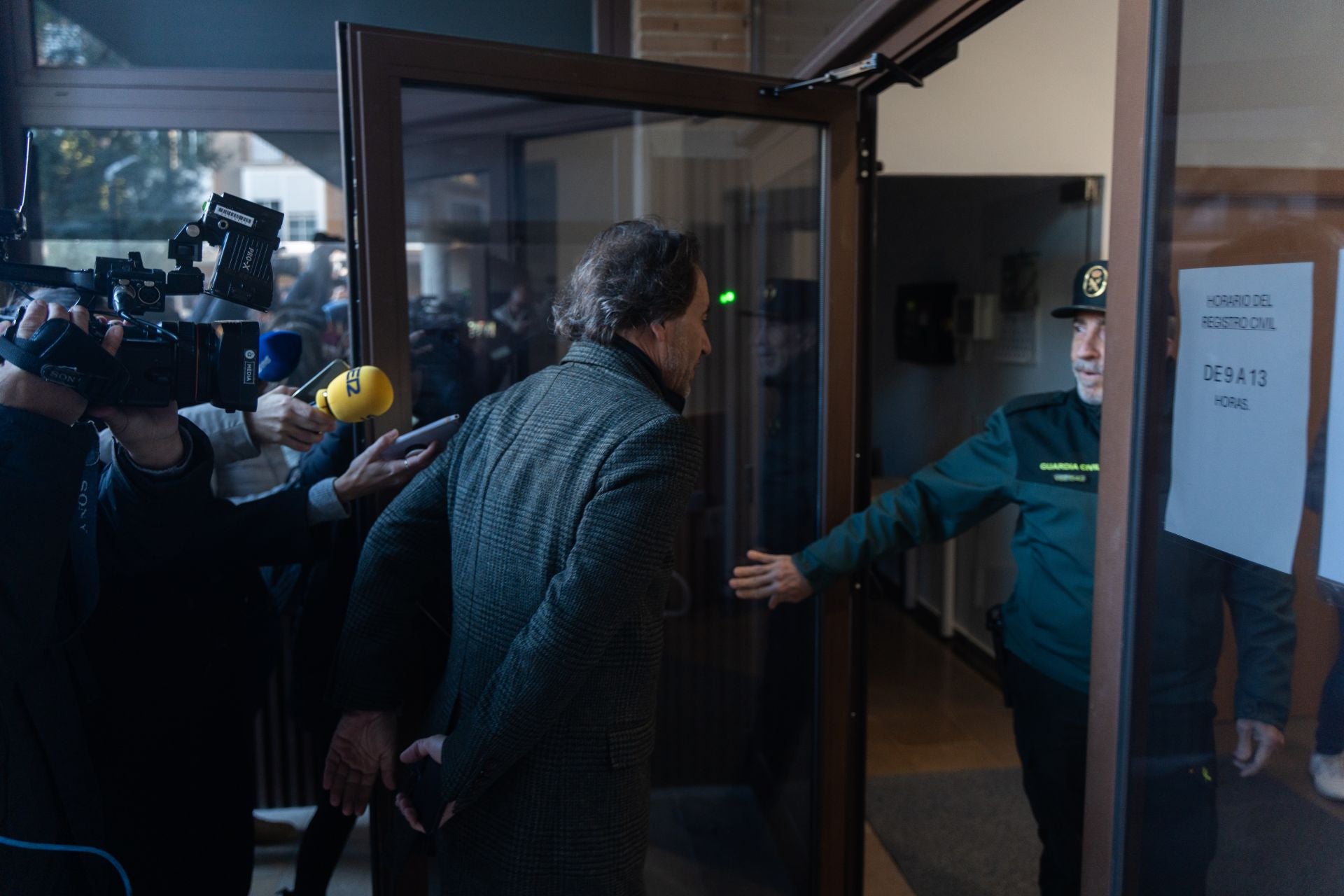Fotos del jefe de gabinete de Mazón llegando a su llegada a los juzgados de Catarroja