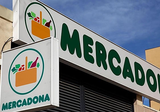 Logo de la fachada de una tienda de Mercadona