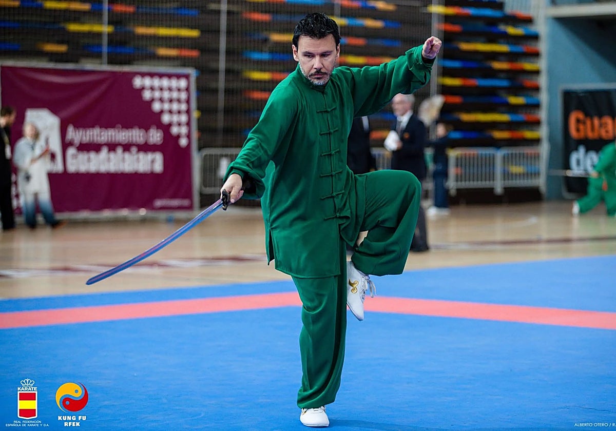 Manuel Rodríguez Salvador en la categoría de Taichi con arma