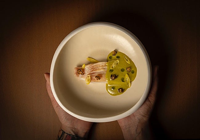 Principal de raya que Roger Julián suele incluir en sus menús de temporada.