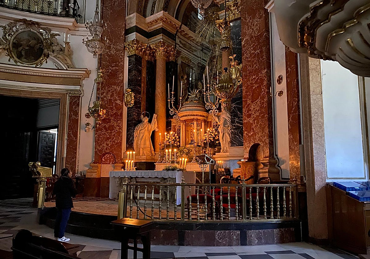 La Basílica, con velas, este miércoles.