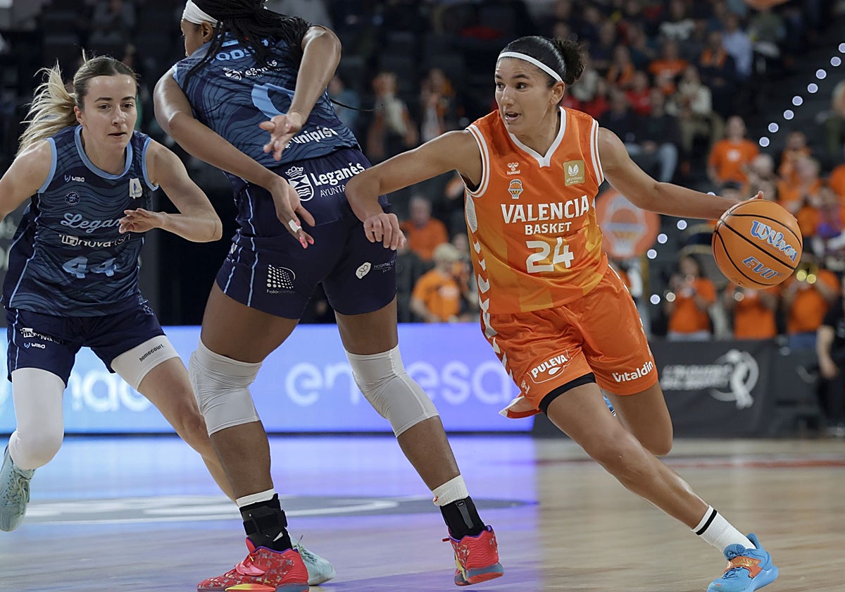 Hind Ben Abdelkader en un encuentro en el Roig Arena