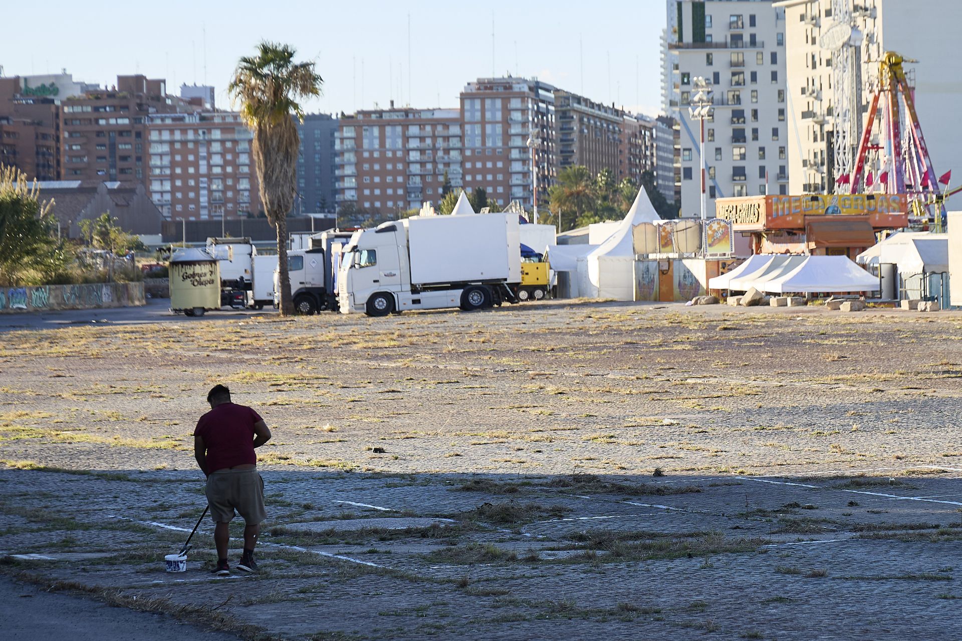 FOTOS | Comienza el montaje de la Feria de Atracciones de Navidad de Valencia
