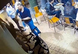Video de la agresión en un pub irlandés de Valencia que acaba en un juicio por tentativa de homicidio.