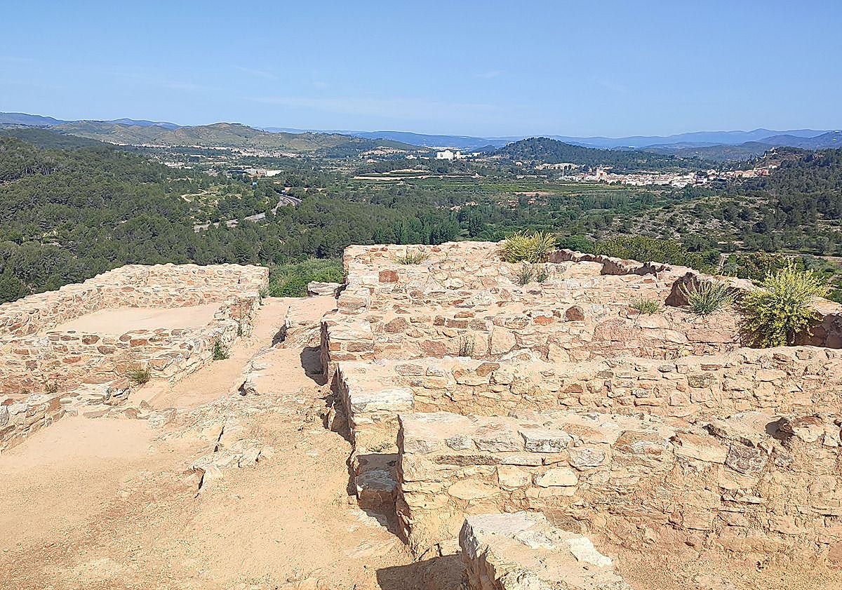 Imagen principal - Un yacimiento íbero en La Rochina con vistas espectaculares