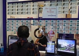 Venta de lotería en una administración.