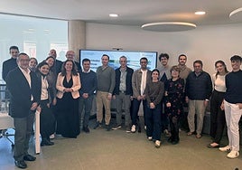 Asistentes a la presentación del mapa solar.