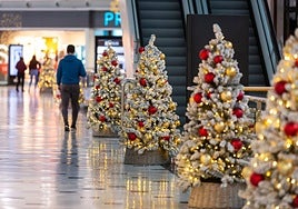 Centro comercial en época navideña, en imagen de archivo.