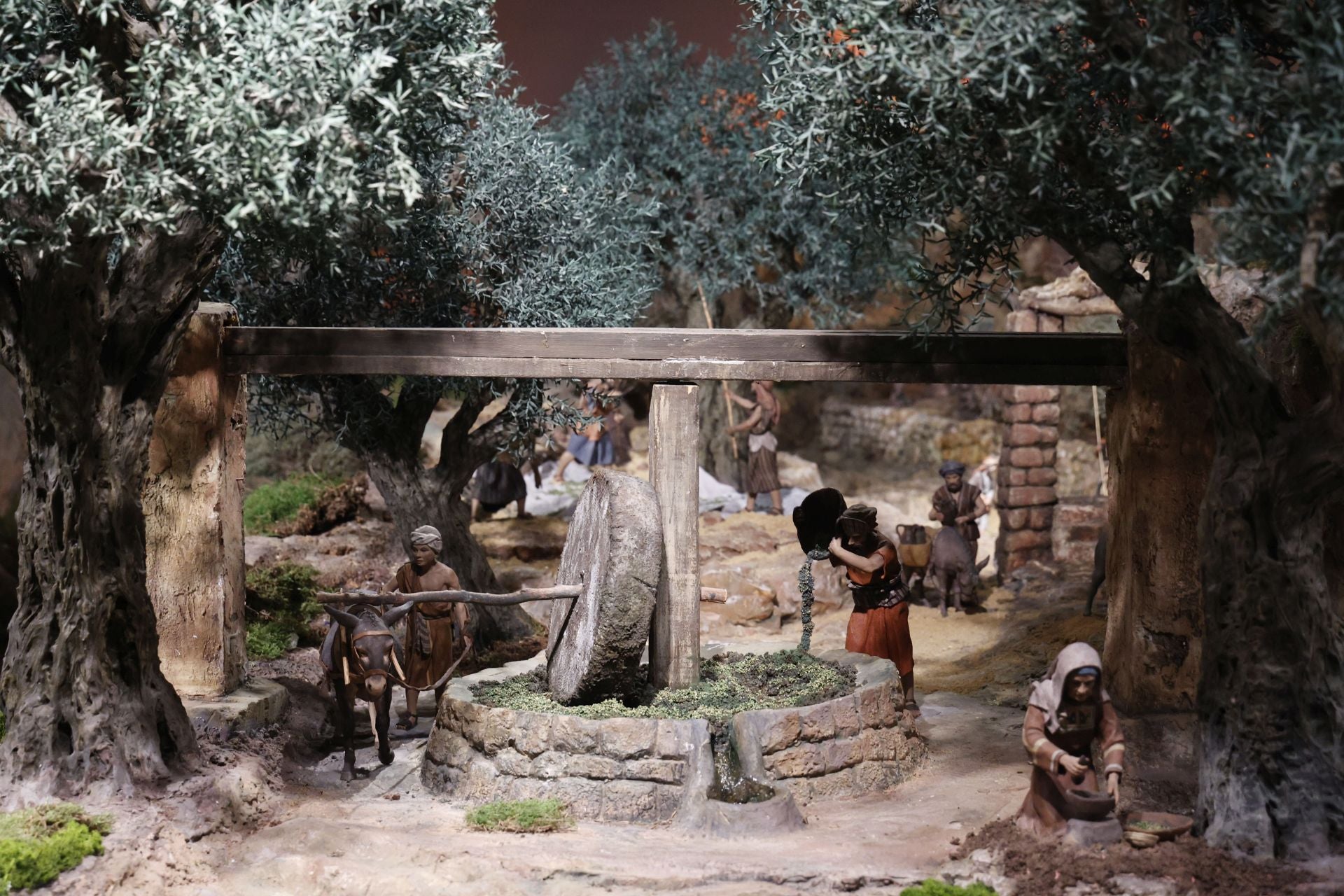 El belen de Bancaja con más de mil figuras de barro restauradas abre casi 20 años después