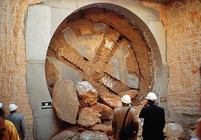 Una tuneladora en plena acción en el centro de Valencia.