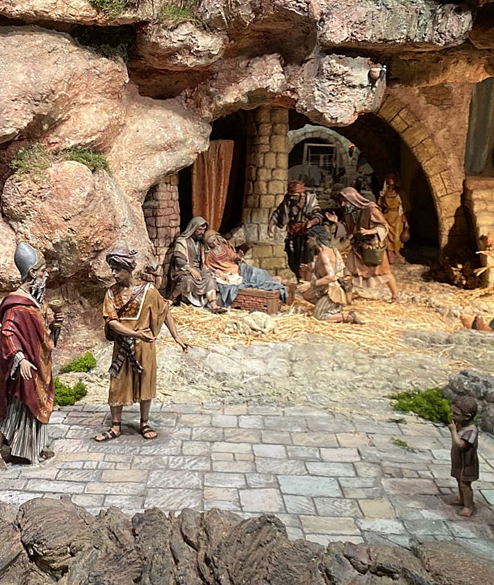 Imagen secundaria 2 - Puerto de El Cairo y portal de Belén.