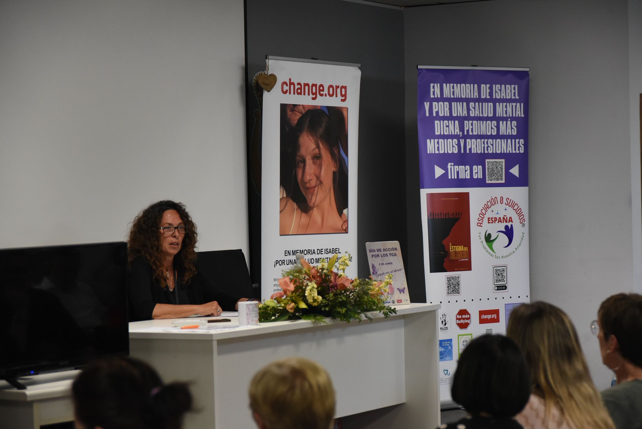 Una de las charlas ofrecidas sobre Trastornos de la Conducta, organizadas por las asociaciones.