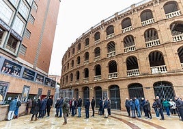 Colas en las taquillas de la Plaza de Toros de Valencia para adquirir las localidades de la Feria de Fallas del año pasado.