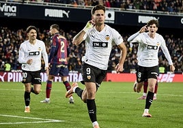 Hugo Duro celebra su gol en el derbi