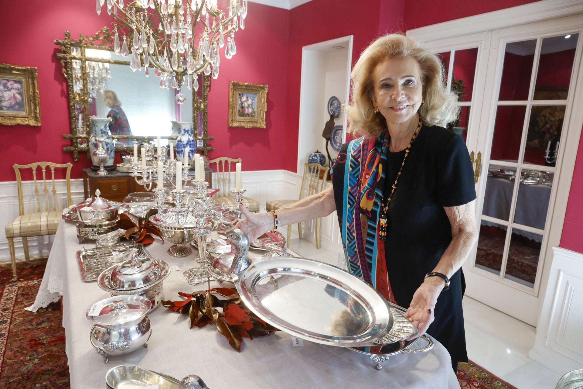 La bandeja del pato, además de una profusión de salseras, recipientes y piezas originales.