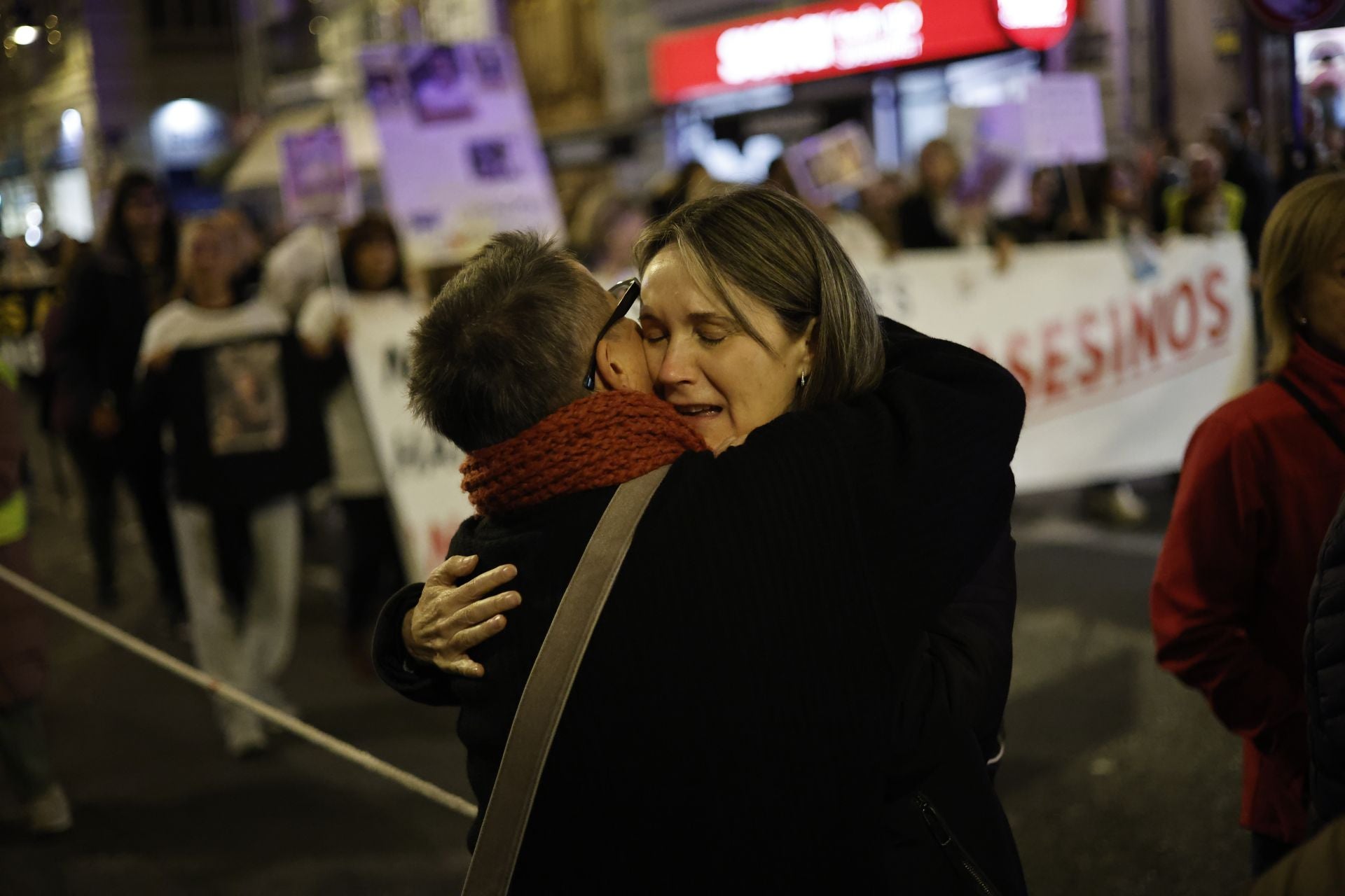 Las víctimas de la dana salen de nuevo a la calle tras la dimisión de Mazón