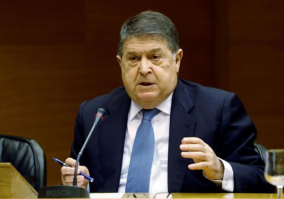 El expresidente de la Generalitat José Luis Olivas, en una comparecencia en Les Corts.