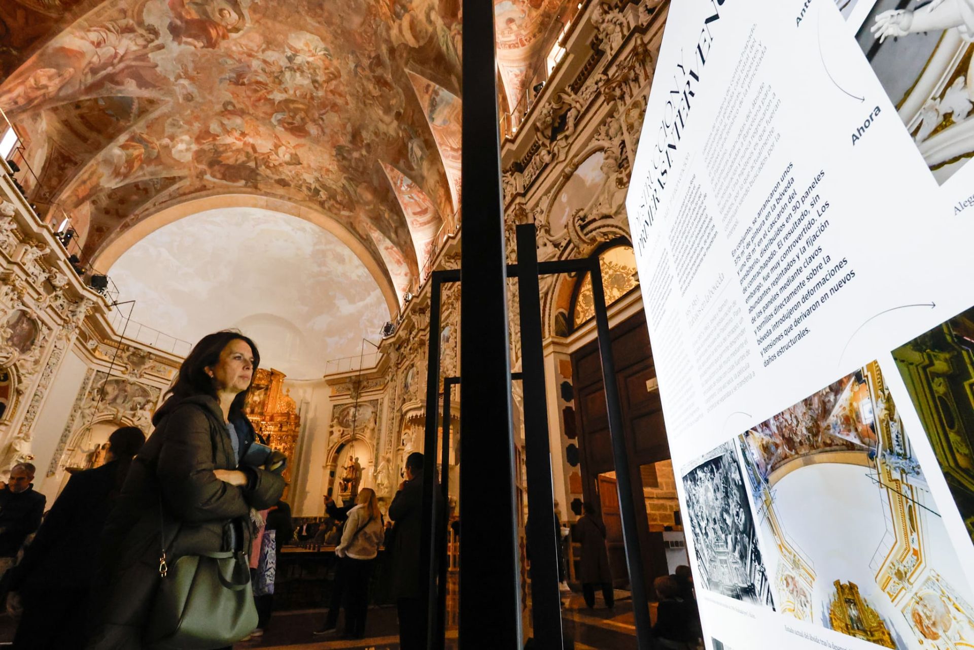 FOTOS | Miles de visitantes se rinden a la historia de los Santos Juanes en Valencia