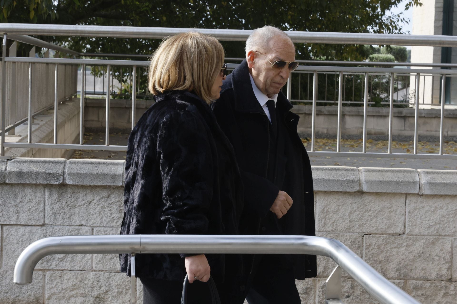 FOTOS | Último adiós a José Luis Olivas en el Tanatorio de Valencia