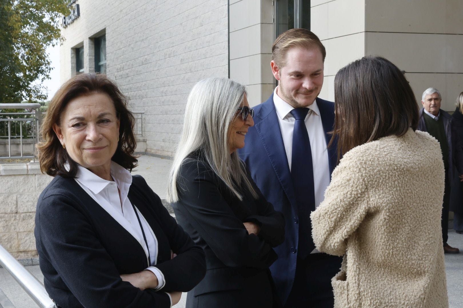 FOTOS | Último adiós a José Luis Olivas en el Tanatorio de Valencia
