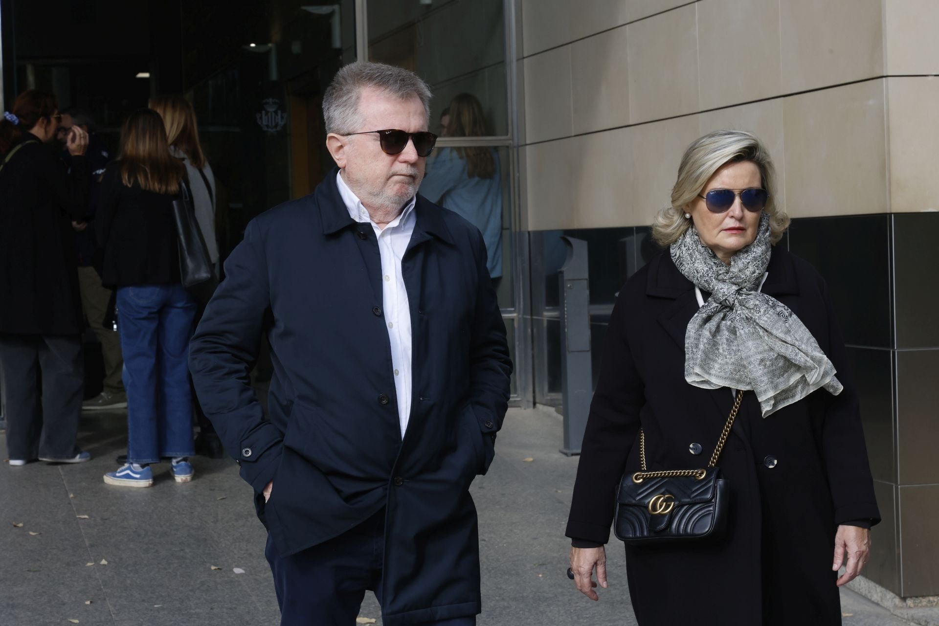 FOTOS | Último adiós a José Luis Olivas en el Tanatorio de Valencia