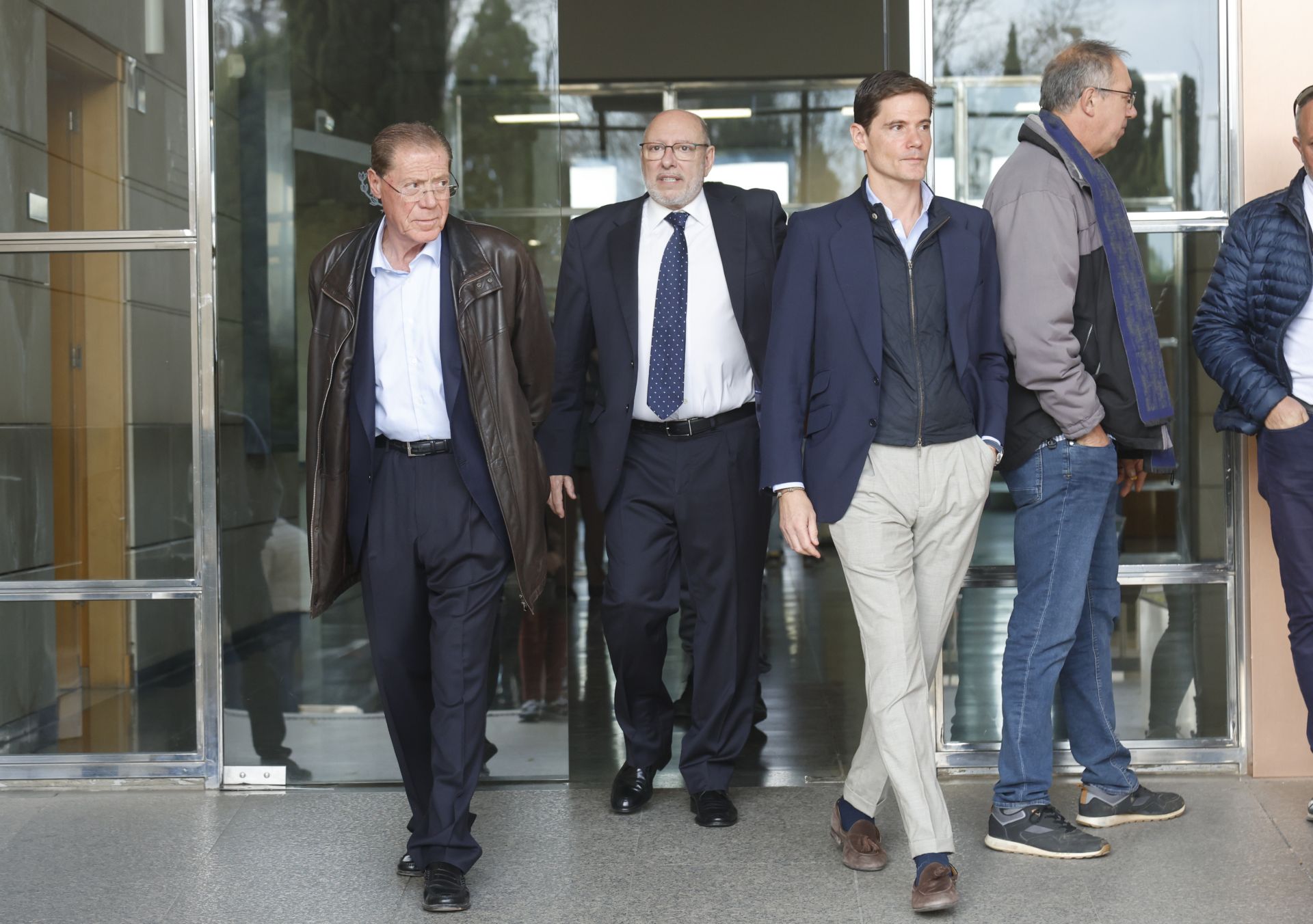 FOTOS | Último adiós a José Luis Olivas en el Tanatorio de Valencia