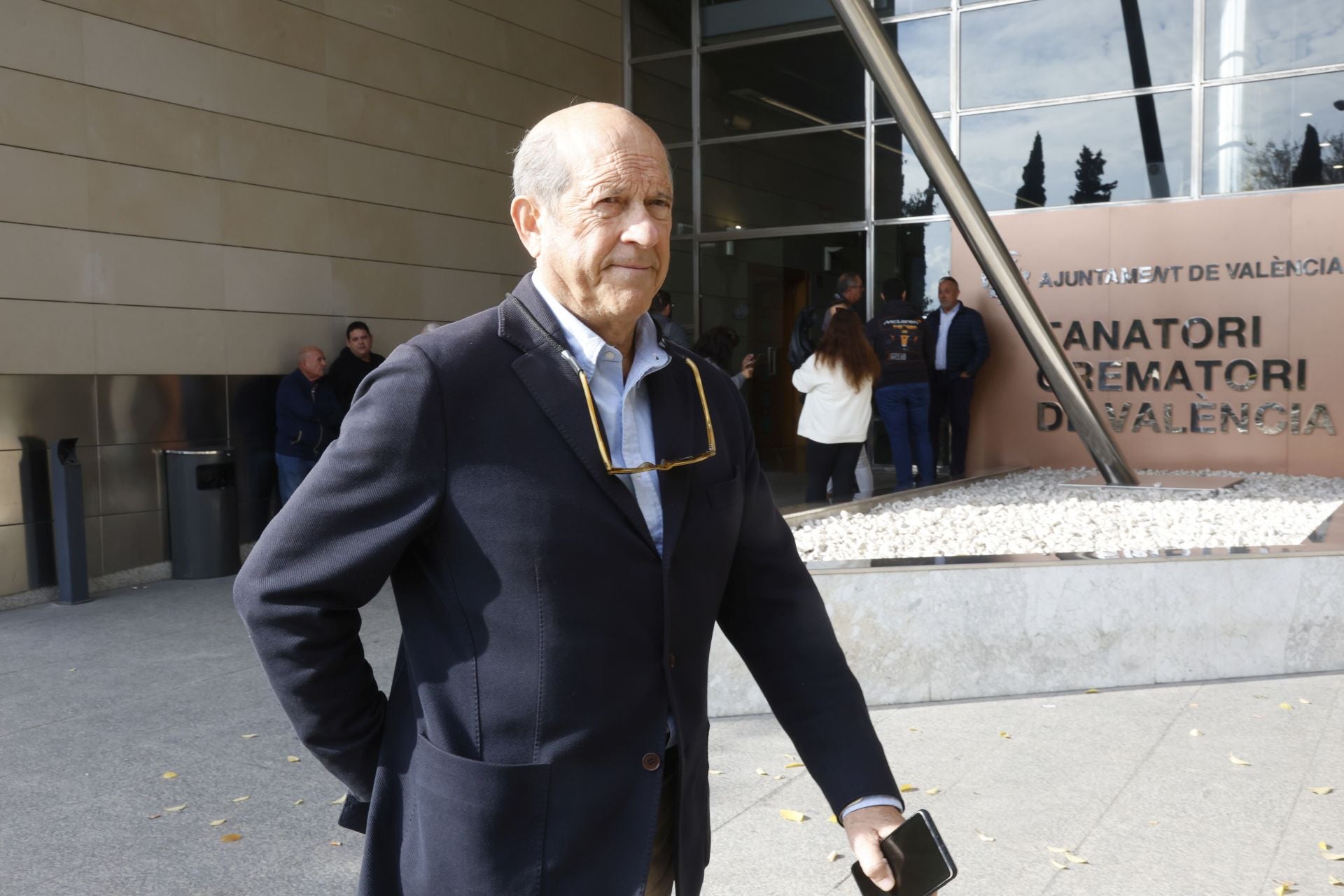 FOTOS | Último adiós a José Luis Olivas en el Tanatorio de Valencia